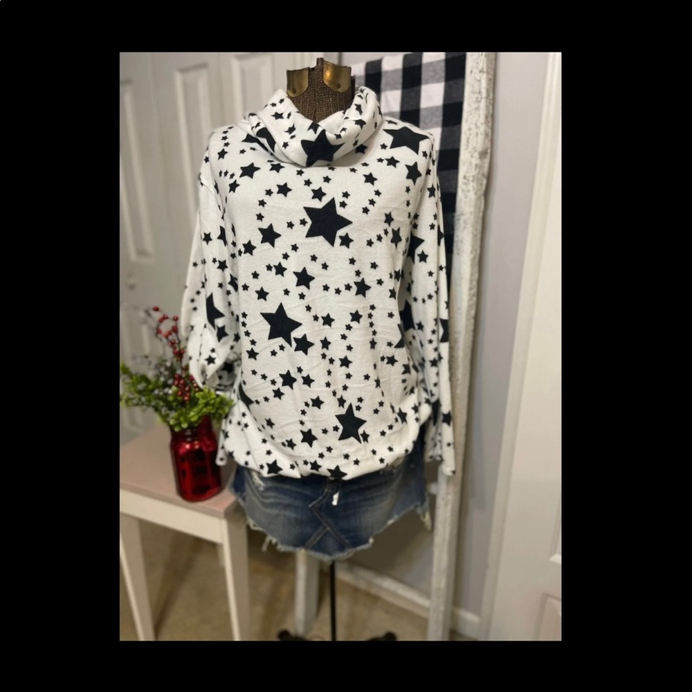 NWT Cure White with Black Stars Pullover Top.